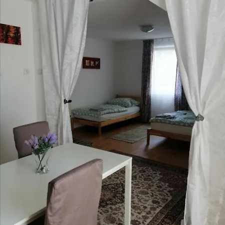 アパート Apartgraz *